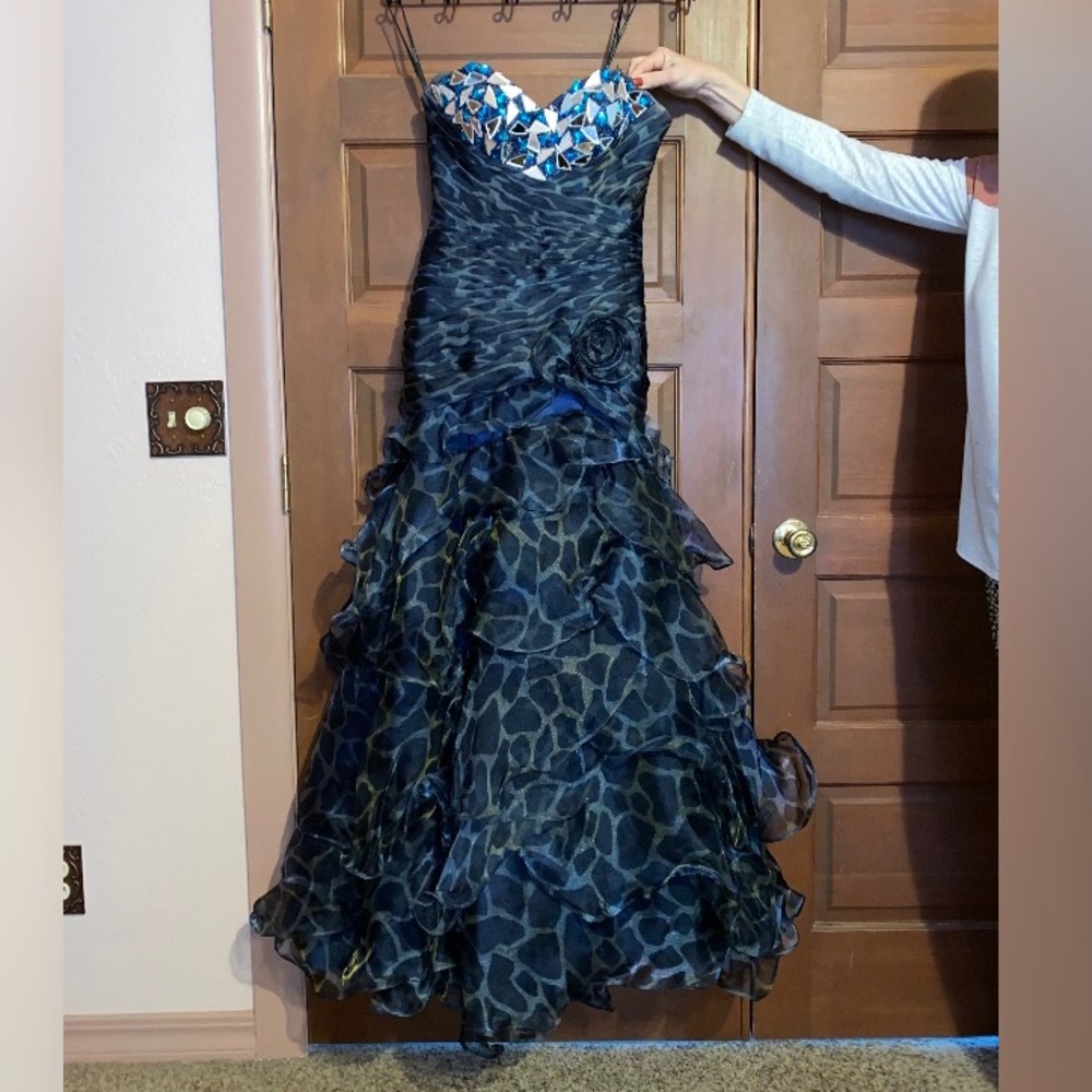 Formal Prom Dress - Picture 2 of 6